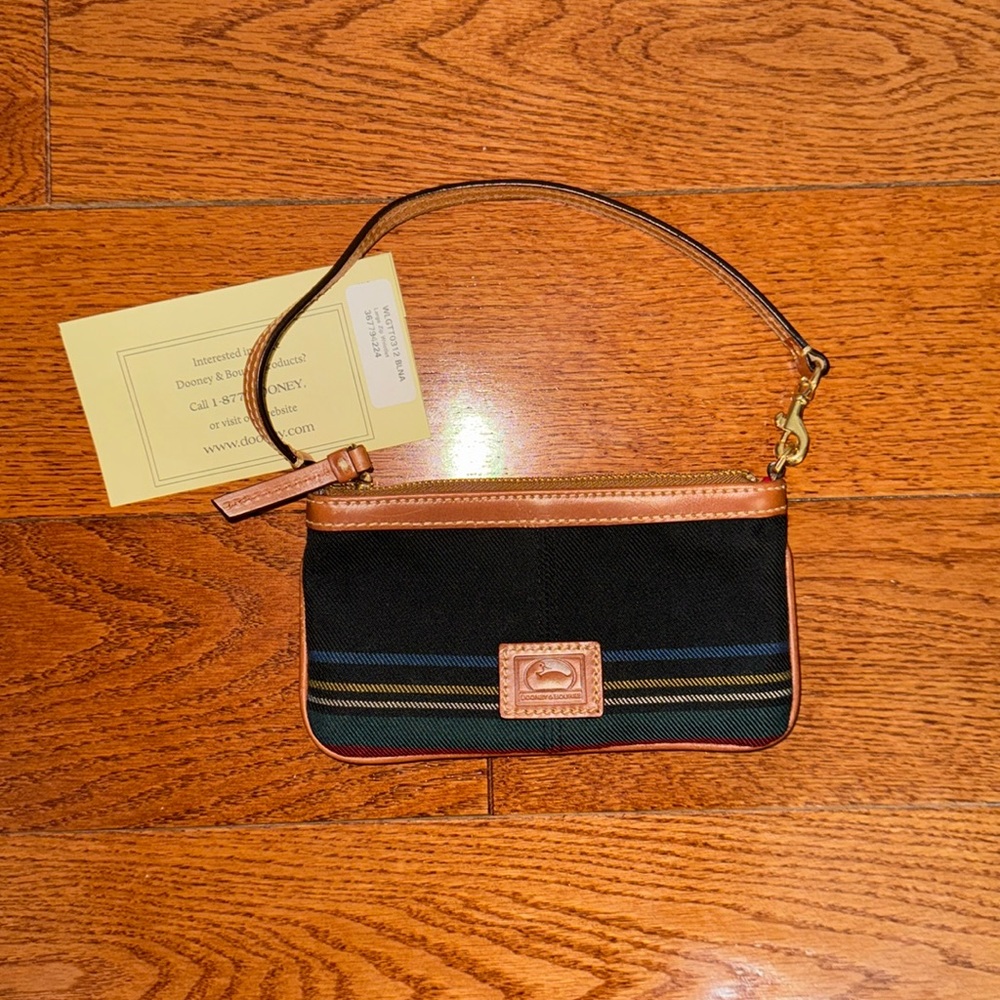 Dooney and Bourke Tartán Large Zip Wristlet